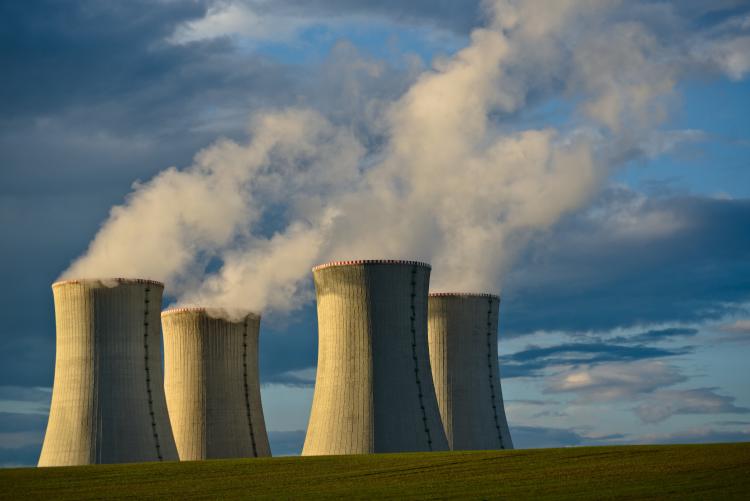 La energía nuclear se puede considerar limpia debido a la escasa huella que deja frente a la energía que crea.