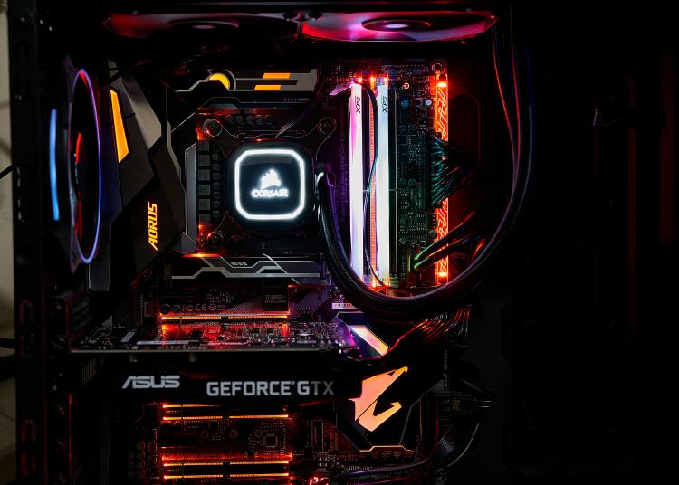 jose g ortega castro 7hR4ZQMOhOo unsplash cuanto consume un ordenador